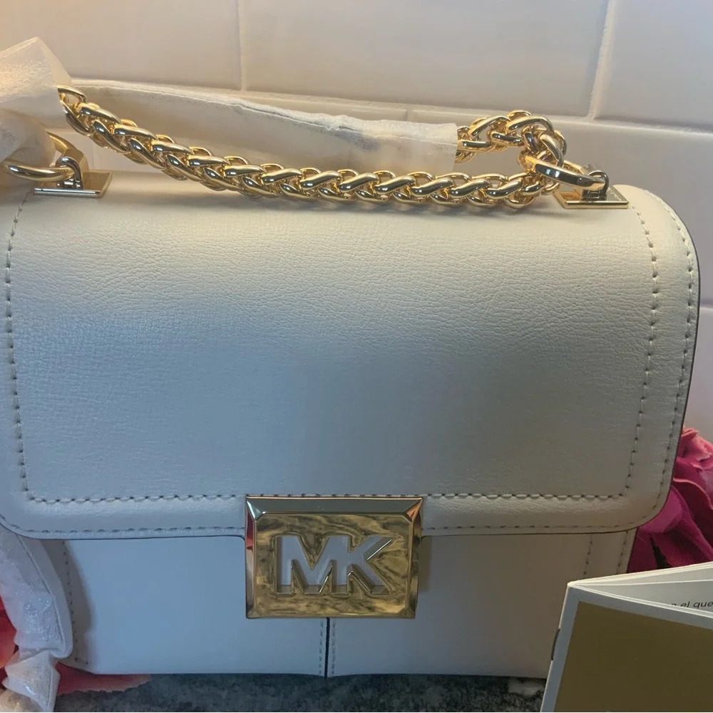 ♥️BRAND NEW/TAGS MICHAEL KORS GREAT ALL SEASON, ♥️Cream Crossbody Sonia bag. - Picture 4 of 11